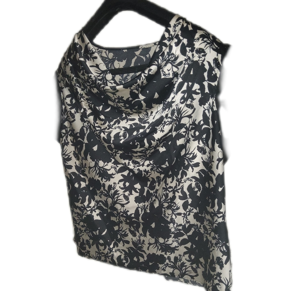 Pretty little silky floral blouse